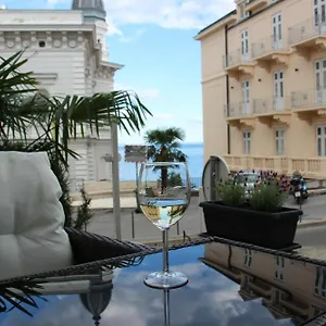 Superior Seaview Apartman Abbázia
